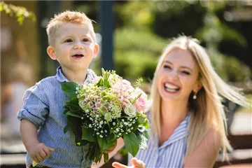 BLUMEN ZUM MUTTERTAG BLUMEN ZUM MUTTERTAG